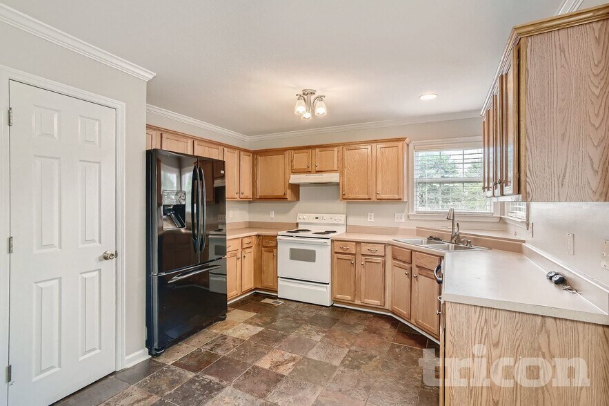 Building Photo - 207 Towbridge Dr