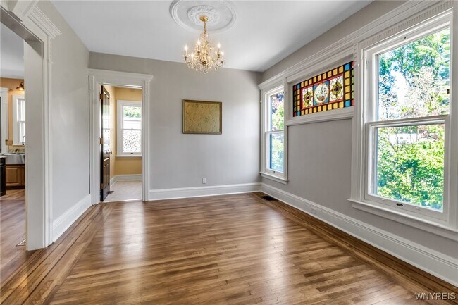 Building Photo - 45 St Johns Pl