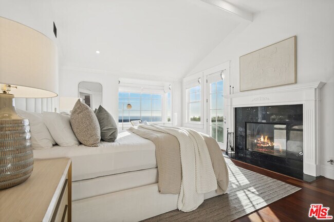 Building Photo - 7335 Birdview Ave