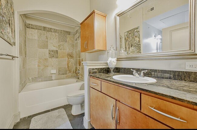 Building Photo - 1901 Post Oak Blvd