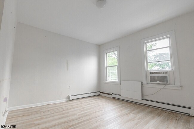 Building Photo - 253 Goldsmith Ave