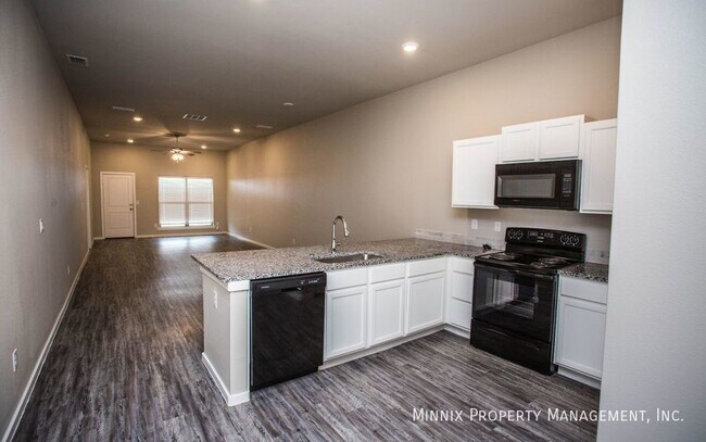 Building Photo - 2102 Langford Ave