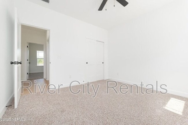 Building Photo - 9261 Dolphin St