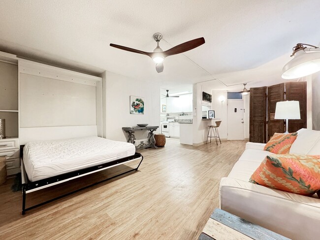 Building Photo - Pet Friendly Gold Coast Condo Fronting the...