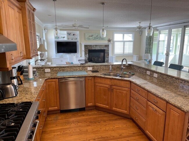 Building Photo - Immaculate 4 bedroom 3.5 bath Home at Nort...