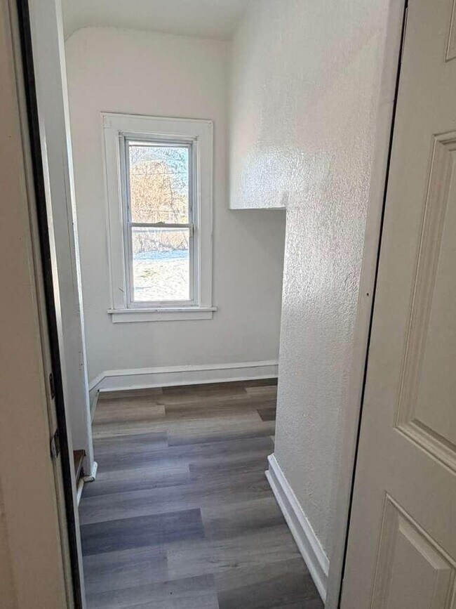 Building Photo - 2215 N 15th St