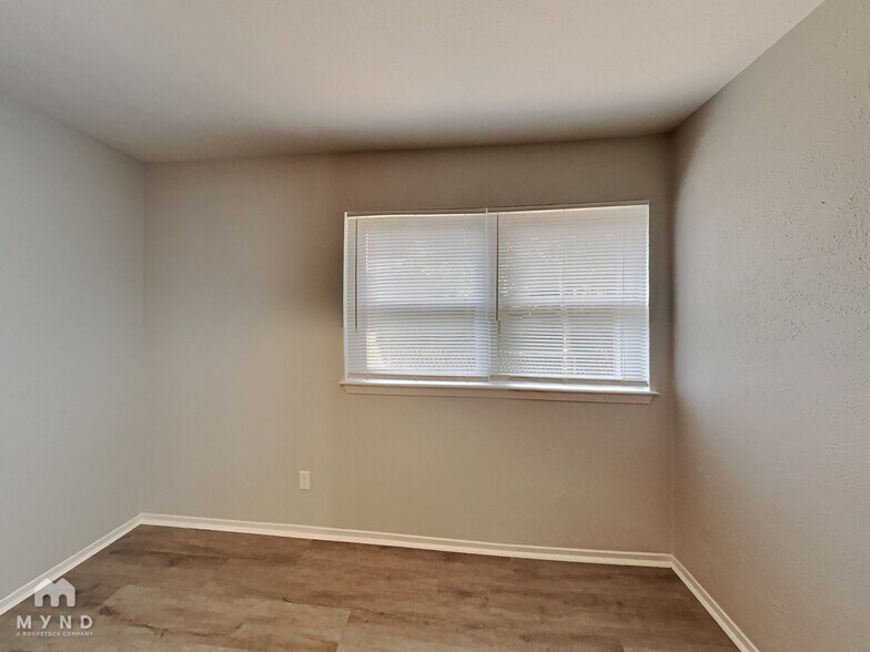 Building Photo - 108 Brookwood Dr