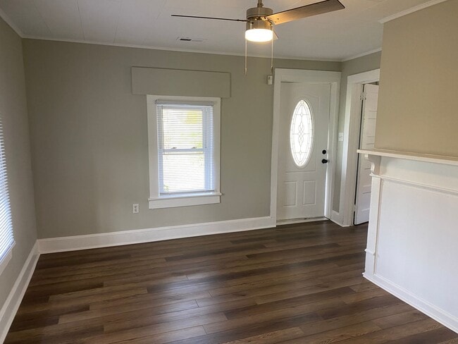 Building Photo - AVAILABLE TO SHOW!!!