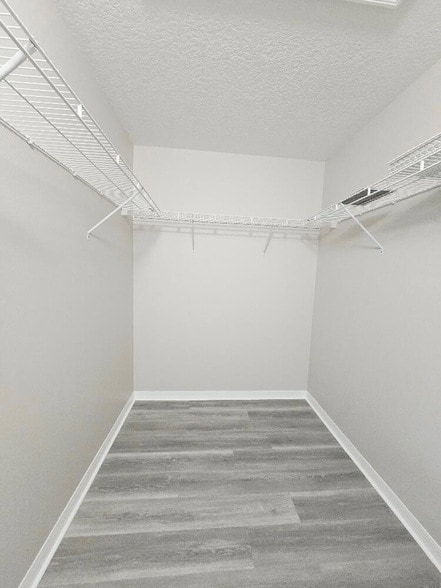 Building Photo - 329 River Bluff Ln