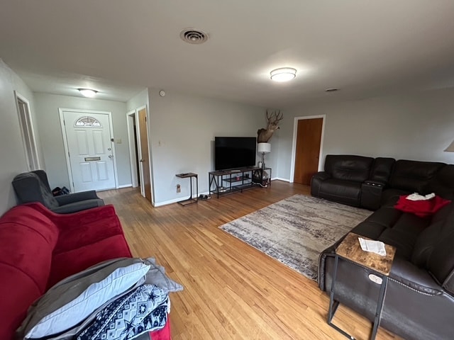 Building Photo - 315 Tee Dr