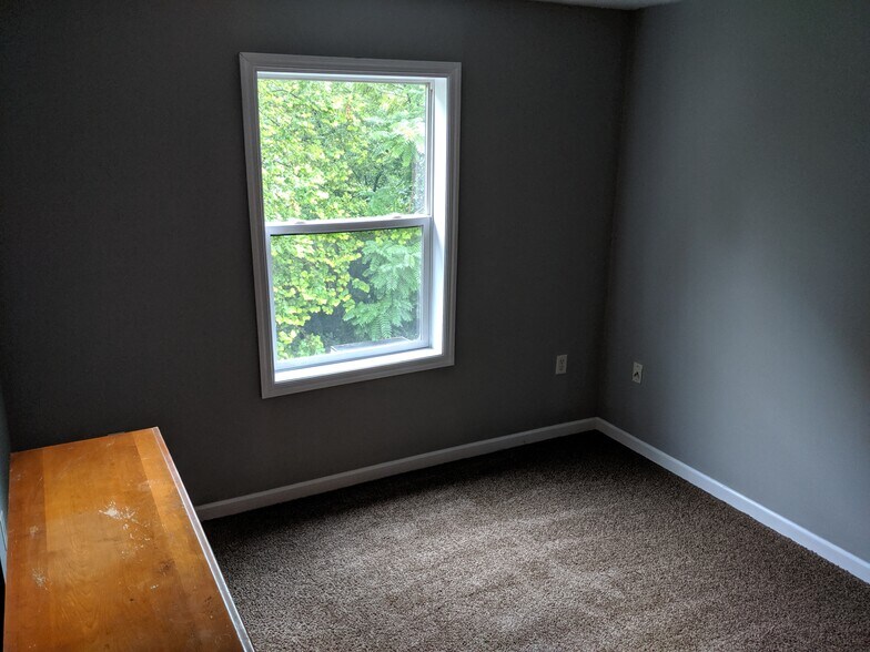 Building Photo - 357 Braeside Ave