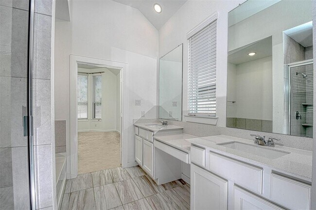 Building Photo - 17099 Crimson Crest Dr