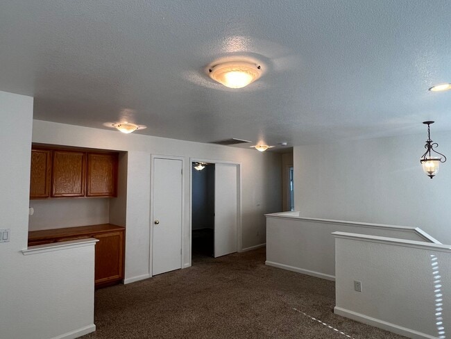 Building Photo - GORGEOUS 3 BEDROOM IN E. ROSEVILLE GATED COMMUNITY!!