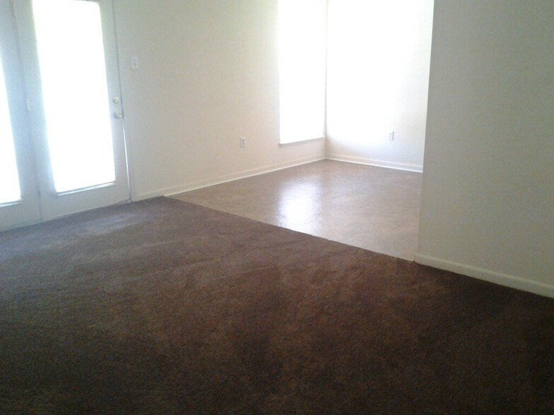 Summer Wind Apartments 1000 N Donahue Dr Auburn AL 36832 Apartment