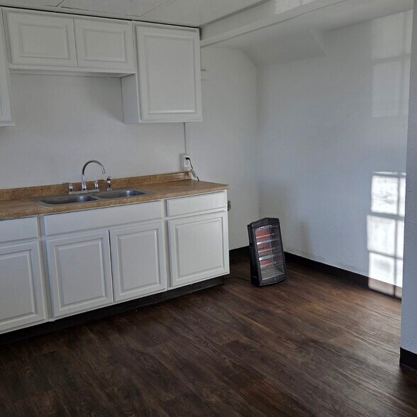 Building Photo - 1409 NW Carden Ave