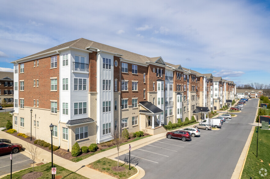 Rows of Units - Meadow Branch Luxury Apartments