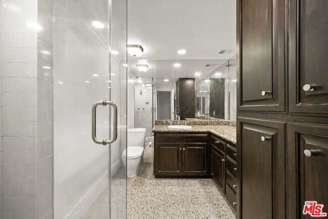 Building Photo - 875 Comstock Ave