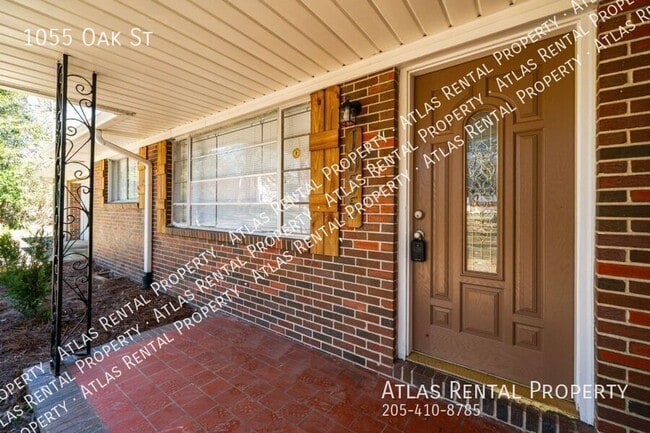 Building Photo - 1055 Oak St