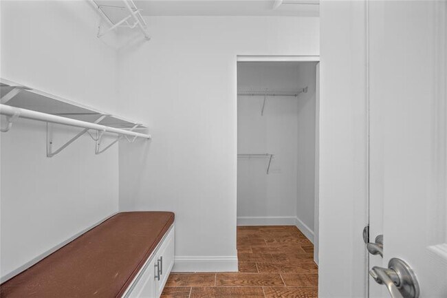 Building Photo - 404 SE 16th St