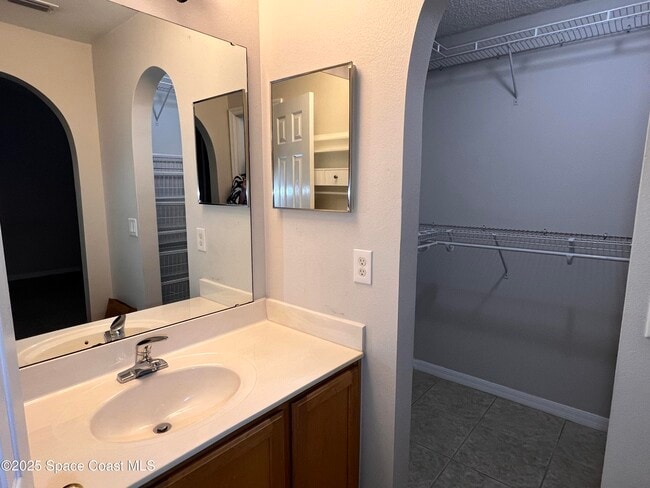 Building Photo - 2245 Redwood Cir