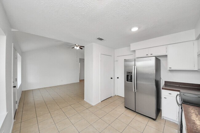 Building Photo - 9918 Peachridge Dr