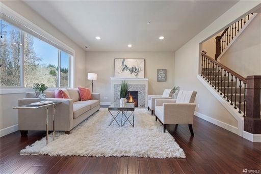 Building Photo - BACK ON MARKET! Spacious Spirit Ridge Home...