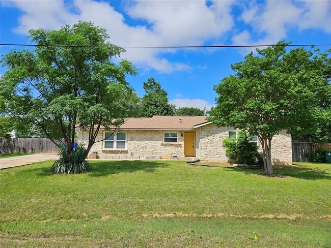 Building Photo - 2603 Peach Tree Ln