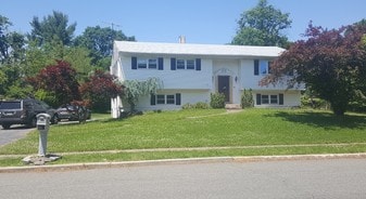 Building Photo - 32 Mitchell Ave