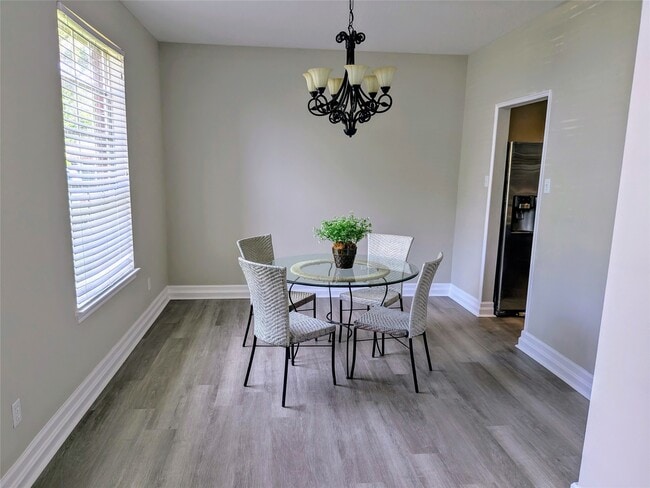 Building Photo - 10067 Lazy Meadows Dr