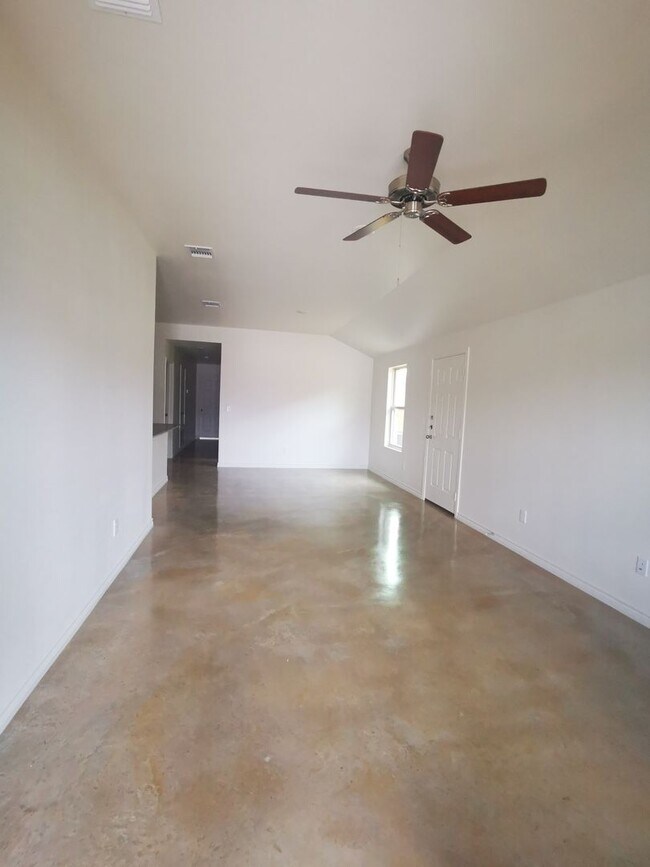 Building Photo - P2-2306 Duntov Drive Temple, TX 76504