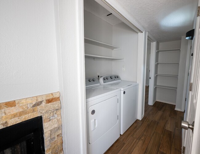 Building Photo - 309 Whispering Sands Ct SE