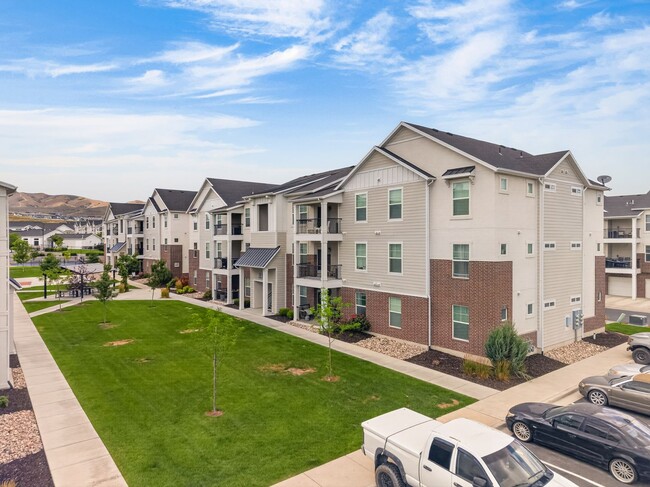Building Photo - Spacious 3 Bed, 2 Bath Condo in The Exchange – Lehi, UT
