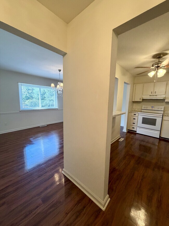 Building Photo - 305 W Cadbury Dr