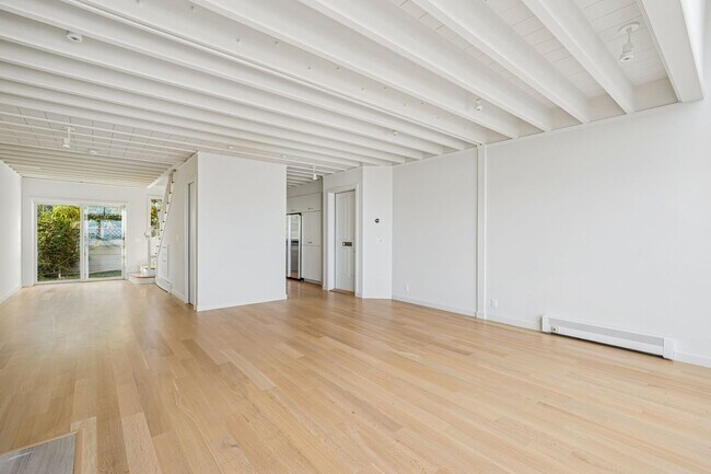 Building Photo - 19 Alta St
