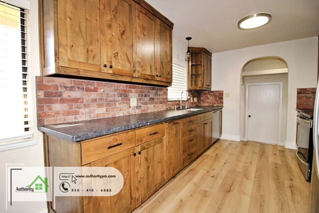 Building Photo - 19250 Hill St