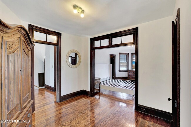 Building Photo - 307 Spier Ave