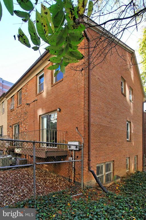 Building Photo - 1208 N Wayne St
