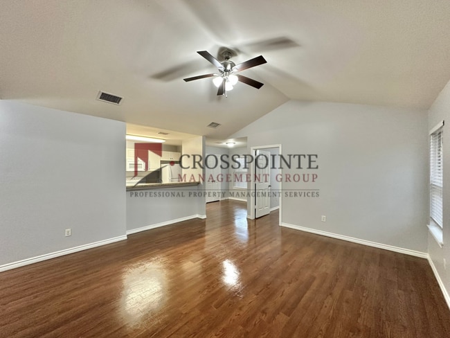 Building Photo - 3 Bedroom 2 Bath Duplex at Mansion Creek in Tyler! 1/2 OFF your first full month’s rent!