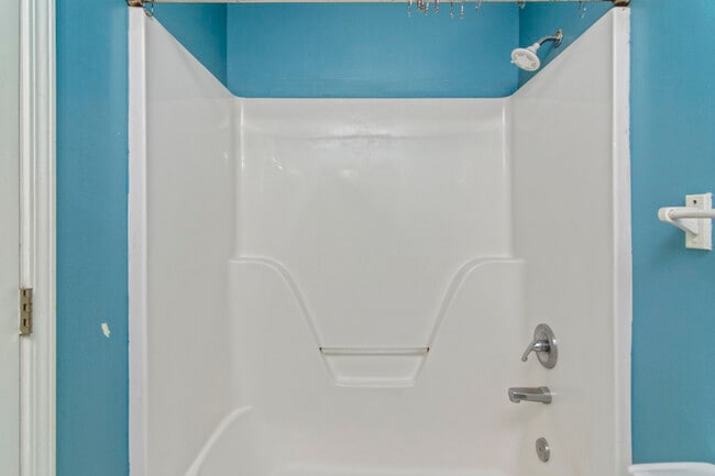 Building Photo - 14 Flora Cove