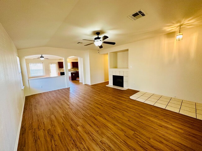 Building Photo - Check out this SWEET 4 bed/2 bath home!