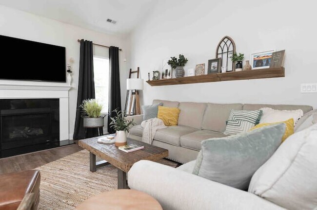 Building Photo - 460 Star Ridge Rd