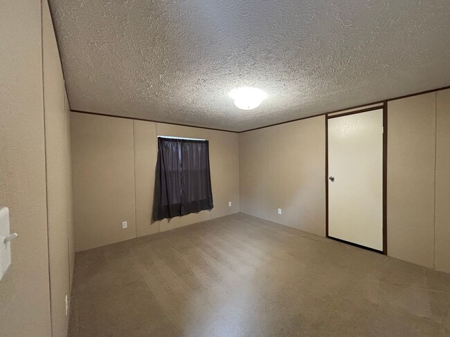 Building Photo - Adorable!