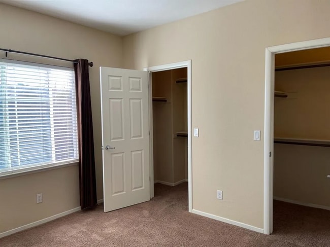 Building Photo - COMING SOON!!! Natomas Townhouse