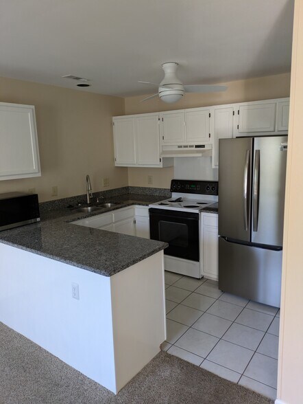 Building Photo - 4003 Persimmon Court