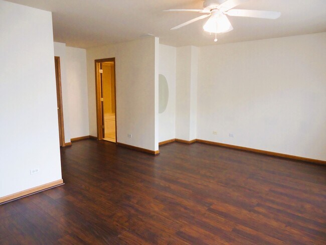 Building Photo - 642 Diamond Pointe Dr