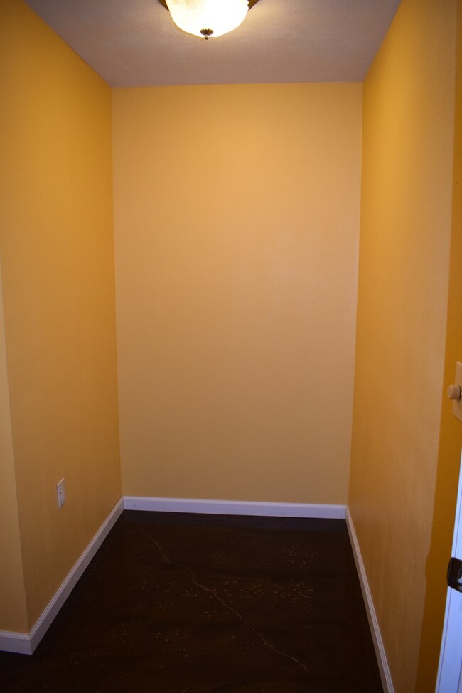 Building Photo - Beautiful spacious home in Waynesville