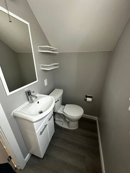 Building Photo - 176 Park St