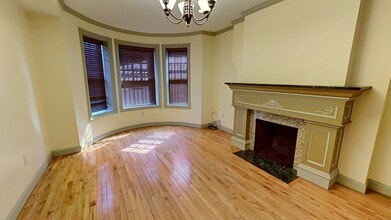 Building Photo - Large Unit on Newbury St, In-Unit Washer and Dryer, Eat-in Kitchen, All Large Bedrooms, Desirable...