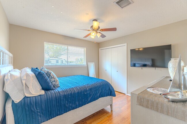 Building Photo - 13417 Bunker Hill Dr