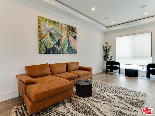 Building Photo - 4830 Pickford St